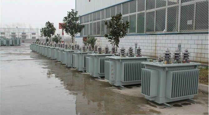 油浸式變壓器的保養(yǎng)如何去做？預(yù)防滲漏油：油浸式變壓器在油箱內(nèi)充滿變壓器油，裝配中依靠緊固件對耐油橡膠元件加壓而密封。